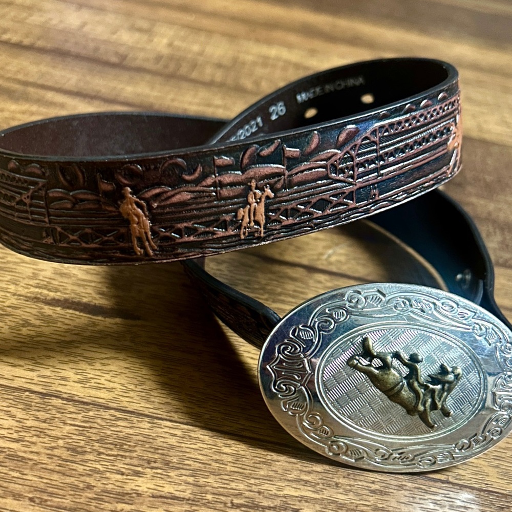 Nocona ~Boy's Size 26 ~Bull Rider Belt Buckle W/ Brown Rodeo Scene Leather Belt - Picture 2 of 9